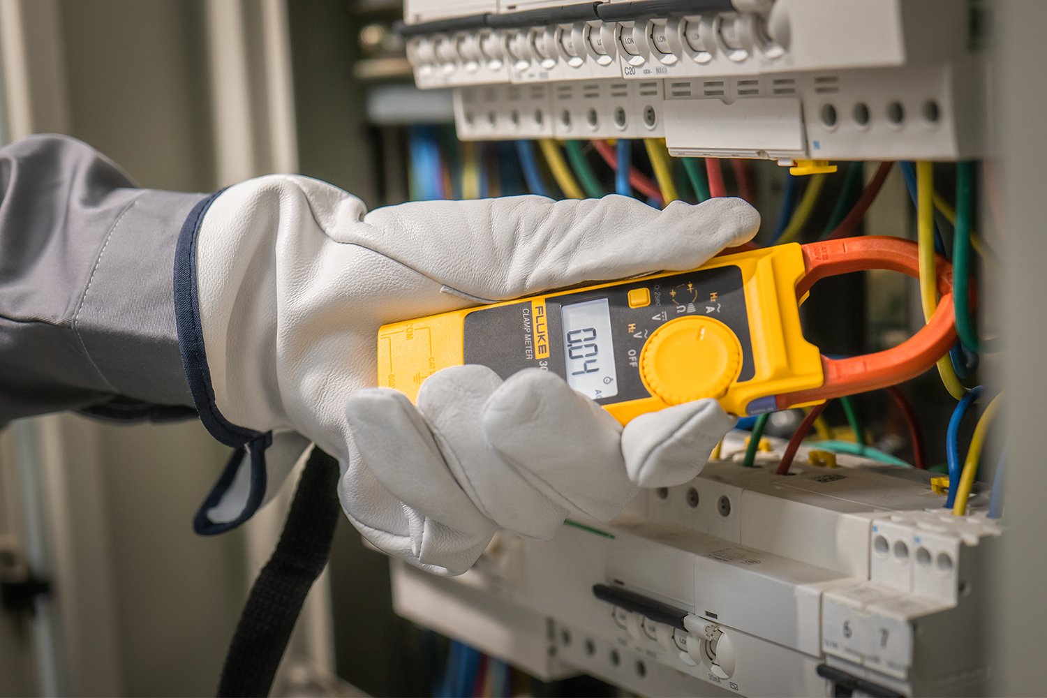 Fluke_301_Current_Test_1500x1000-1